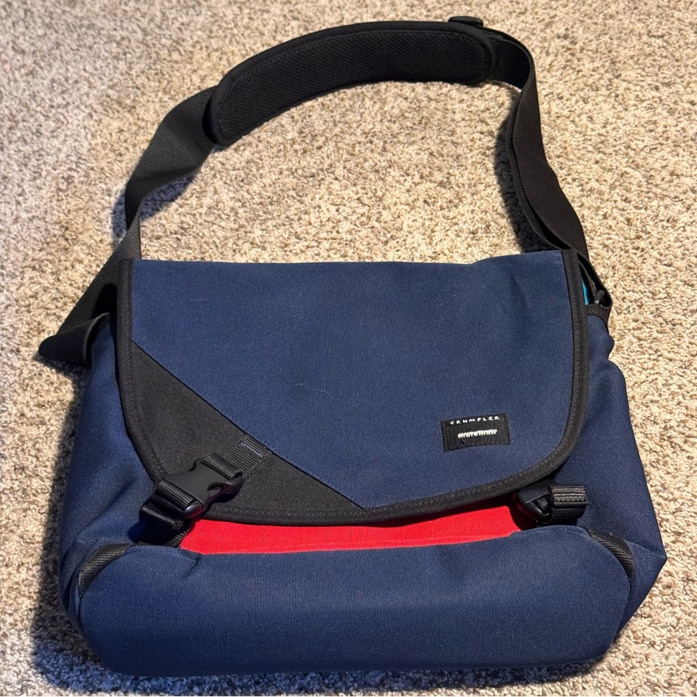 Crumpler The Skivvy-M Laptop Crossbody Messenger Bag